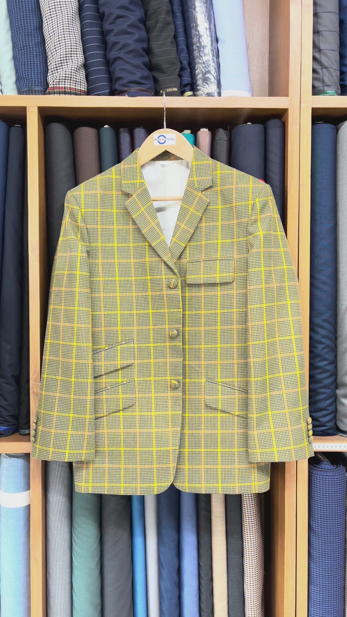 Load video: Bespoke Jacket - Camiceria di lino Fabric Collection

